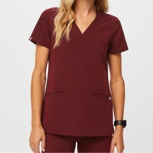 Figs burgundy small Casma Three Pocket Scrub top